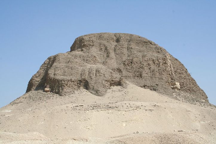 800px-El_Lahun_Pyramid_01