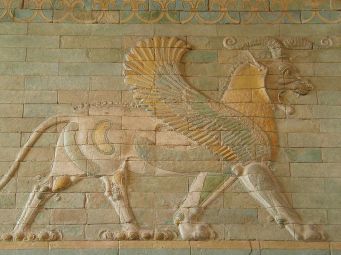 Frieze_of_Griffins,_circa_510_BC,_Apadana,_west_courtyard_of_the_palace,_Susa,_Iran_Susa,_Iran,_Louvre_Museum_(12251711954)