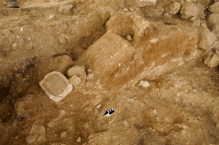 brick-wall-destroyed-in-earthquake Uzziah